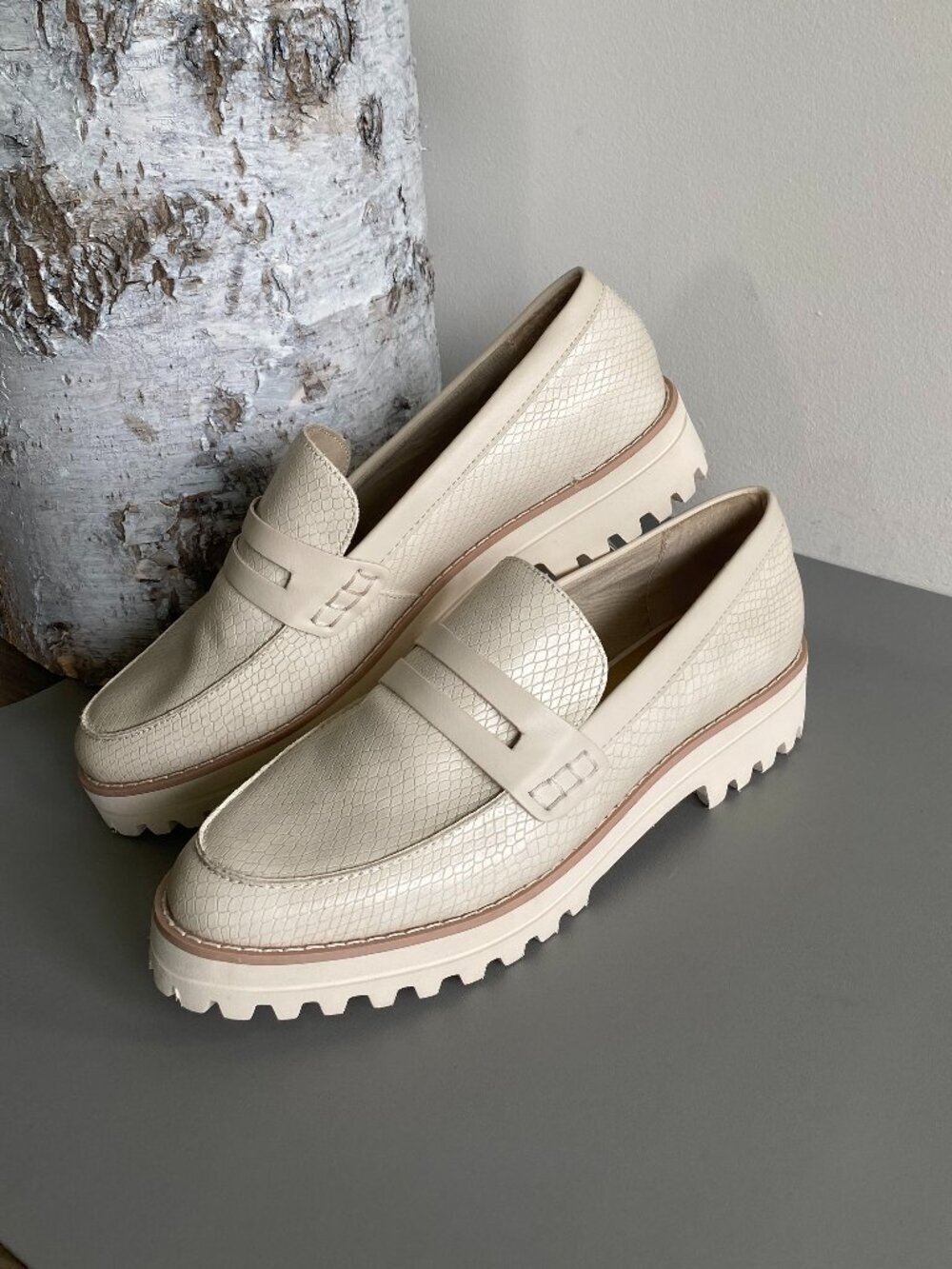 Dolce Vita Abbott Cream Penny Loafers Snake Embossed Lug Sole Sz10 Medβ